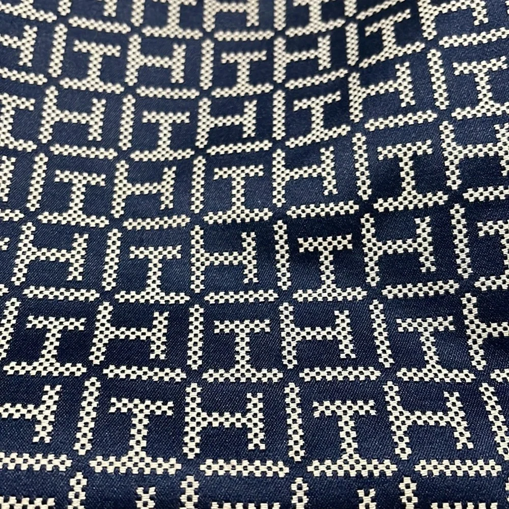 Tommy Hilfiger women’s handbag in like new condition. Mainly navy with white TH - Picture 3 of 10